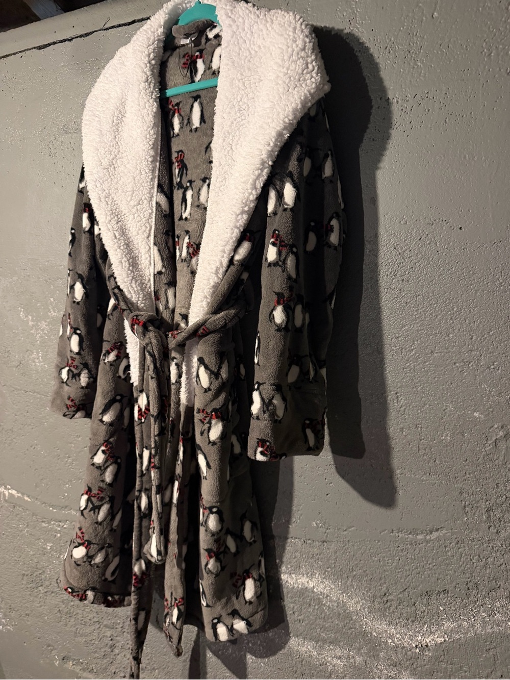 Vera Bradley Gray Penguin Print Plush Robe with White Sherpa Collar